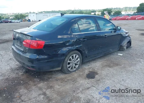 2014 Volkswagen Jetta 1.8T Se z USA, uszkodzony, nr VIN 3VWD17AJ0EM400219